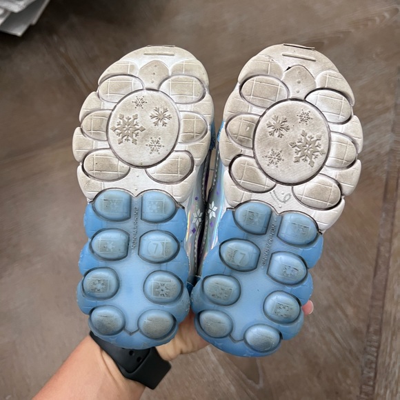 Frozen Light Up Sneakers - Picture 7 of 8